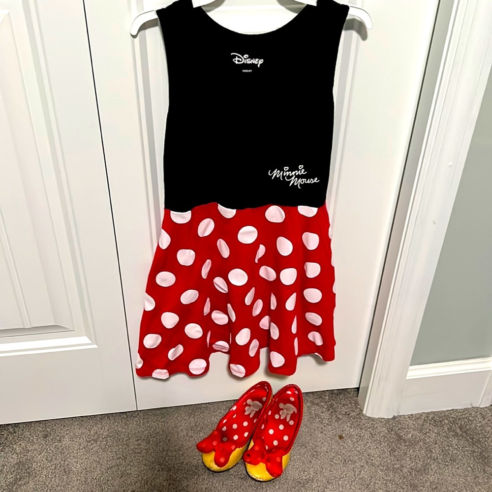 Minnie Mouse with shoes